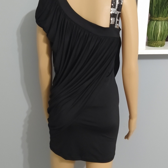 One shoulder drape minidress. - Picture 4 of 5